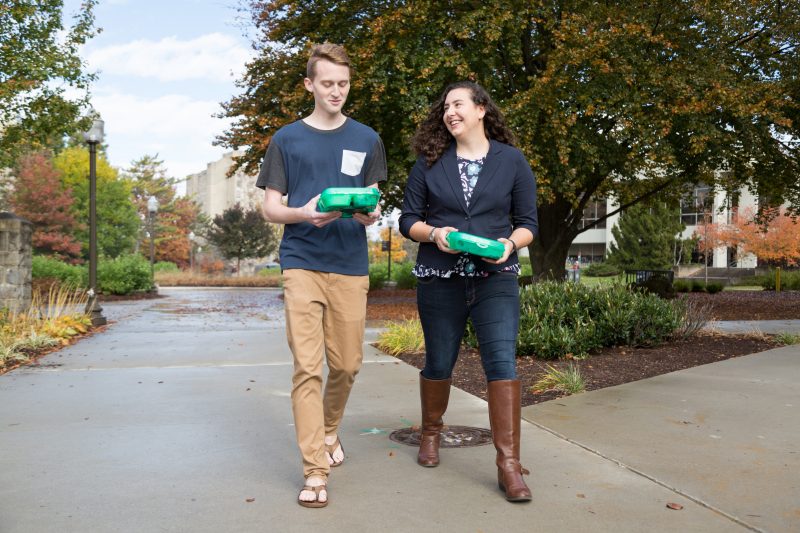 Virginia Tech Students using the Reusable To-Go program